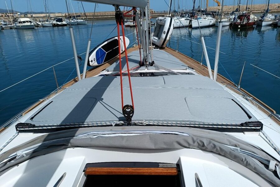 Heraklion: Dia Island Luxury Sailing Trip with Meal & Drinks - Meeting the crew and the overall feel