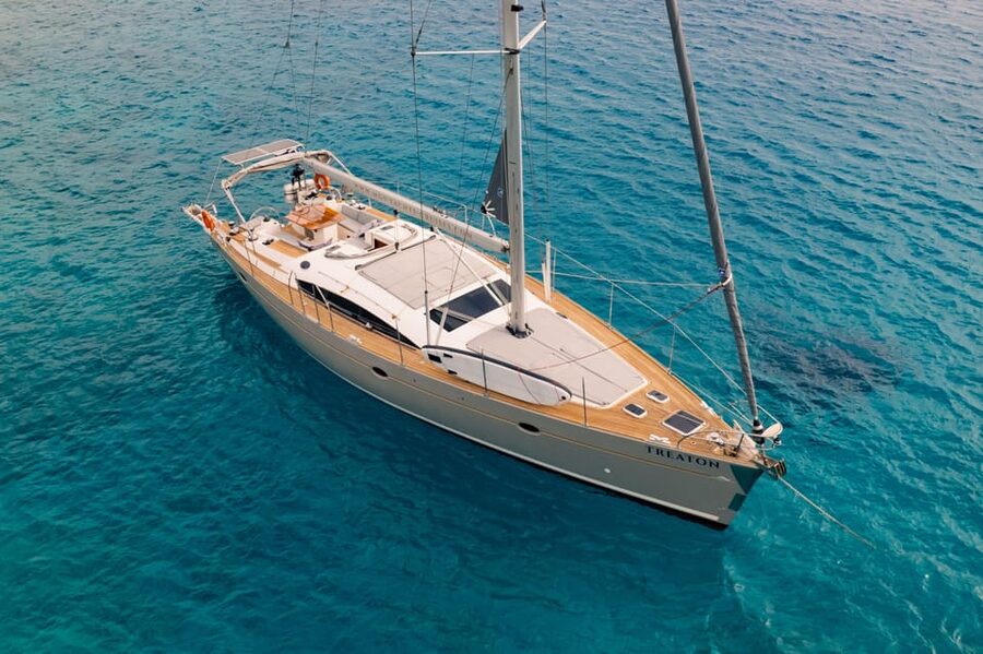 Heraklion: Dia Island Luxury Sailing Trip with Meal & Drinks - Sailing out of Heraklion’s Venetian port