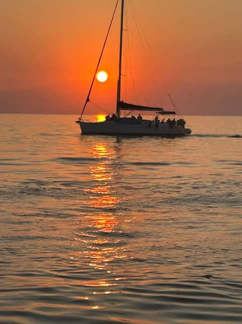 Heraklion: Dia Island Sunset Boat Tour with Dinner - Dinner with a Cretan view