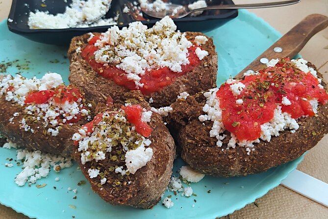 Heraklion Family Treasure Hunt with Food Stop - Market smells, fountains, and Cretan music