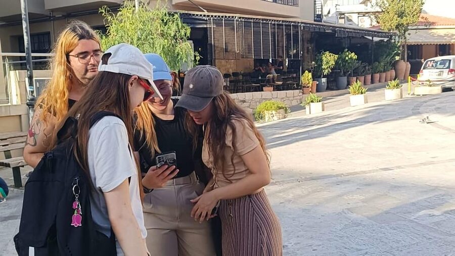 Heraklion: Family Zorba Treasure Hunt with Food Stop - Kaltsounia at the Local Bakery