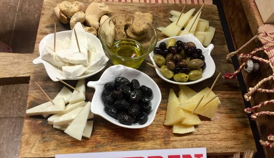 Heraklion: Food Tastings Walking Tour - Cretan wine and a Bronze Age tradition