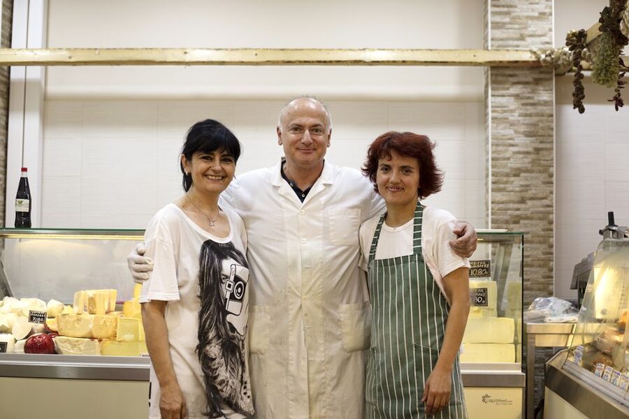 Heraklion: Food Tastings Walking Tour - Why this four-hour tour works so well
