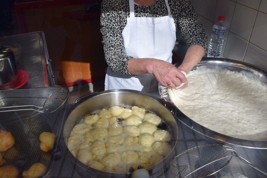 Heraklion: Gourmet Flavours Walking Tour - The sweet beginning: bougatsa and kalitsounia