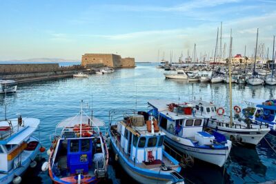 Heraklion Highlights: Knossos, Museum & Historic City Drive