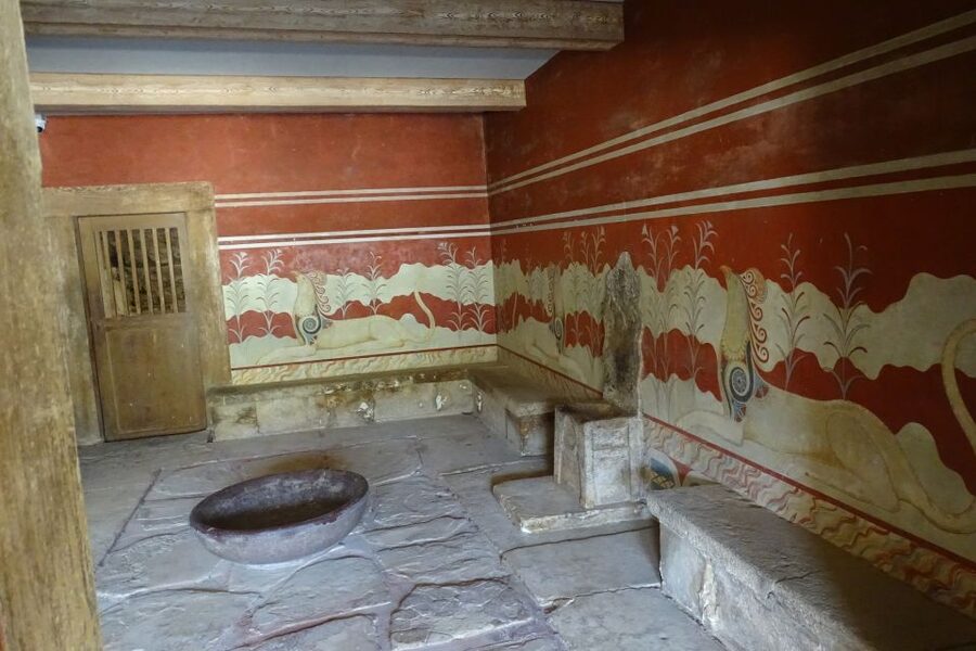 Heraklion: Knossos Palace, Zeus Cave & Oil Mill Private Tour - From your hotel to Malia and the interior
