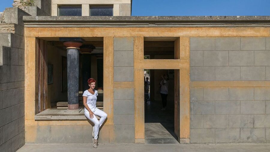Heraklion: Knossos Private Guided Tour & Skip-the-Line Entry - Frescoes, drainage, and palace engineering