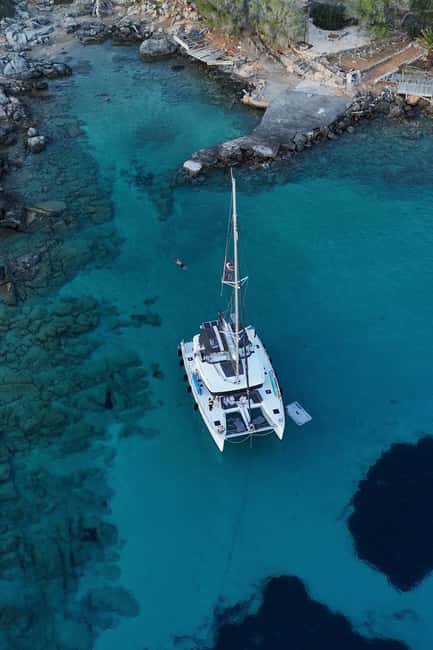 Heraklion Luxury Catamaran Dia Isla -Gourmet Lunch Top Rated - Leaving Heraklion beside Koules Fortress