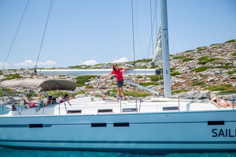 Heraklion: Private Full-Day Sailing Trip to Dia Island - Boat comfort, crew style, and practical limits