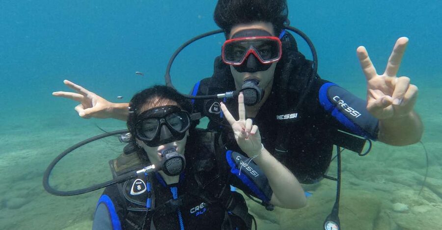 Heraklion: Scuba Diving Experience for Beginners _Beach - Getting Comfortable in the Equipment