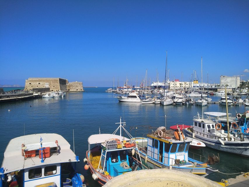 Heraklion: Walking city tour & Wine tasting - Kornarou Square and the working center