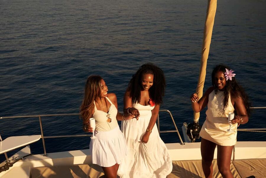 Hersonissos: Sunset Catamaran Cruise with Snacks and Drinks - Snacks, drinks, and what to expect on the table