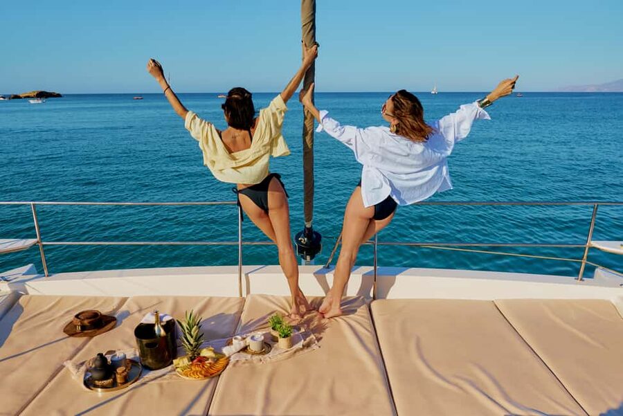 Hersonissos: Sunset Catamaran Cruise with Snacks and Drinks - The sunset sail back to Hersonissos
