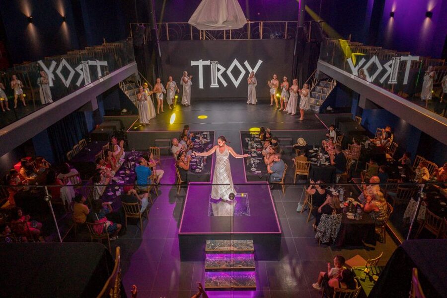 Hersonissos: Troy Dinner-Show Theatre Experience Tickets - Acrobatics, vocals, and dance take the spotlight