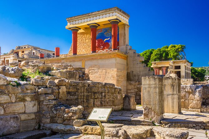 Hop-On Hop-Off Sightseeing Bus Tour in Heraklion - City Route Stop 5 to 8: museums, gates, and Kazantzakis