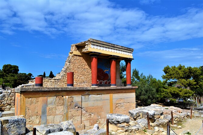 Knossos & Archaeological Museum Shared Guided Tour from Chania - What the palace visit can and cannot give you