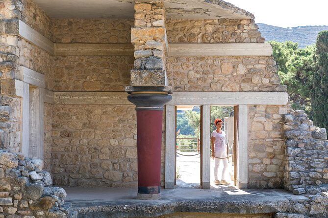 Knossos Palace and Arch. Museum of Heraklion Tour - What the $258.30 price covers