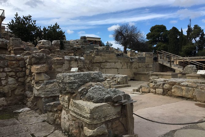 Knossos Palace Exclusive Tour (small group) - A guide-led route through heat and crowds