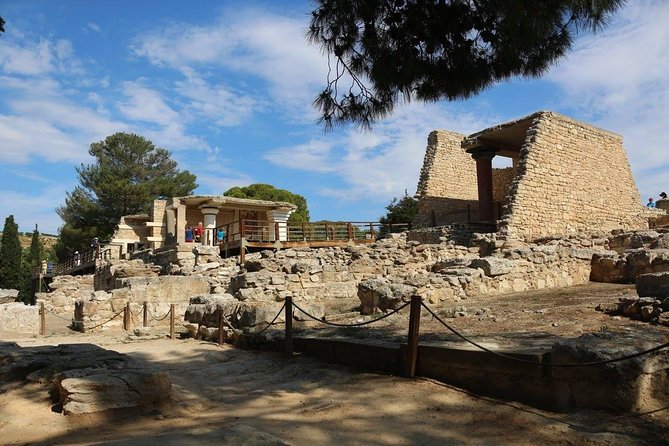 Knossos Palace Guided Walking Tour - The Throne of Minos and the House of the Frescoes