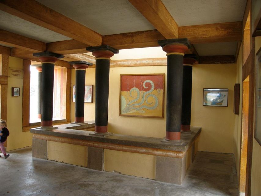 Knossos Palace & Heraklion Full-Day Tour from Chania Area - Your short window in central Heraklion
