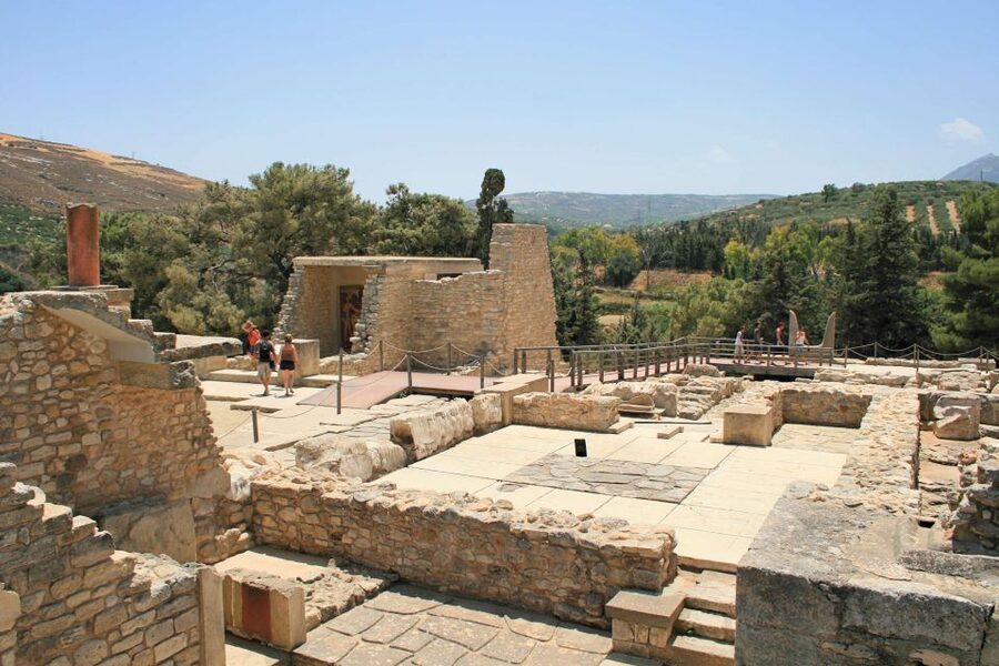 Knossos Palace & Heraklion Full-Day Tour from Chania Area - The road from Chania to eastern Crete