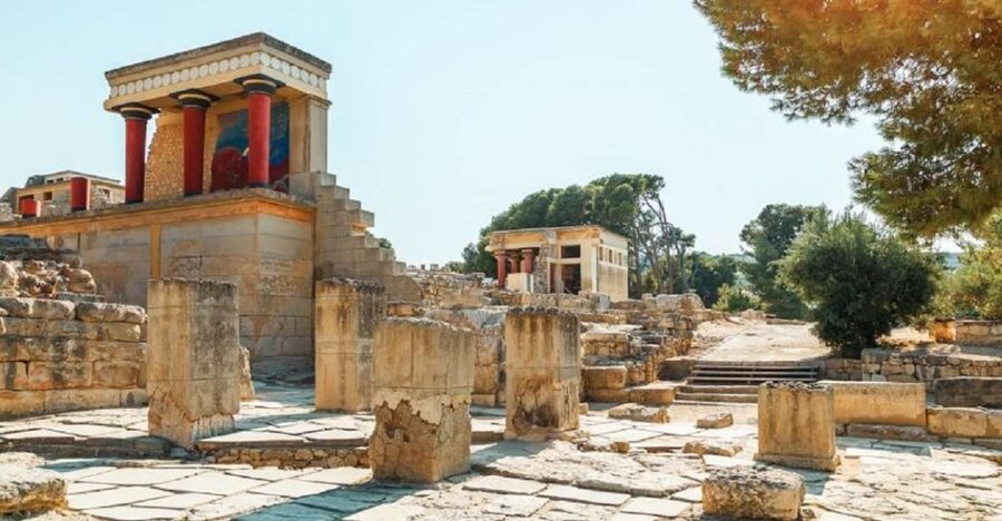 Knossos Palace, Museum & Heraklion City Tour From Chania - Entering the Palace of Knossos