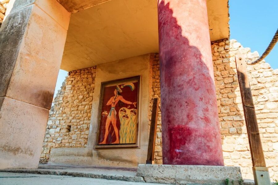 Knossos Palace, Museum & Heraklion City Tour From Chania - What the strongest guide experience looks like