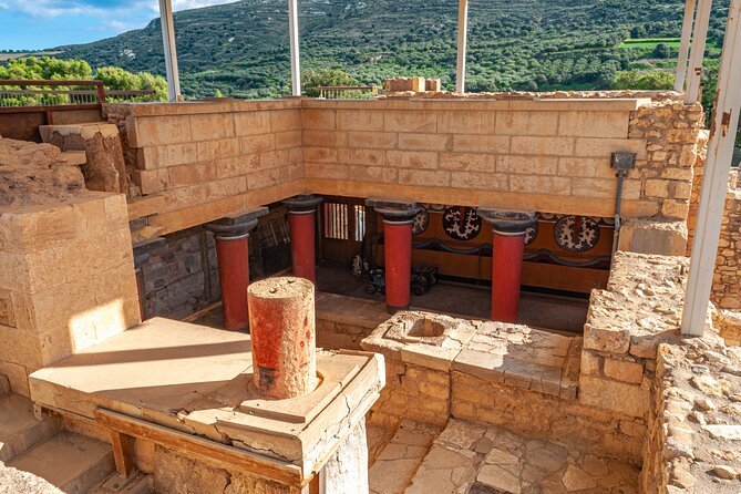 Knossos Palace Private Walking Tour - Royal Apartments, Queen’s Megaron, and Throne Room
