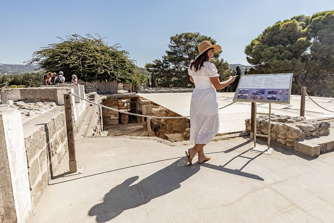 Knossos Palace: Self-Guided Audio Tour on your Phone (without ticket) - Timing your visit to avoid heat and confusion
