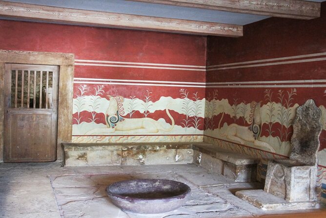 Knossos Palace Self-Guided Treasure Hunt & Tour - What the Narratologies app actually provides