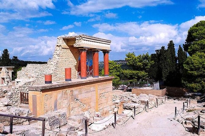 Knossos palace & the Archaeological museum of Heraklion (with Transfer) - Walking through the Palace of Knossos at 11:00