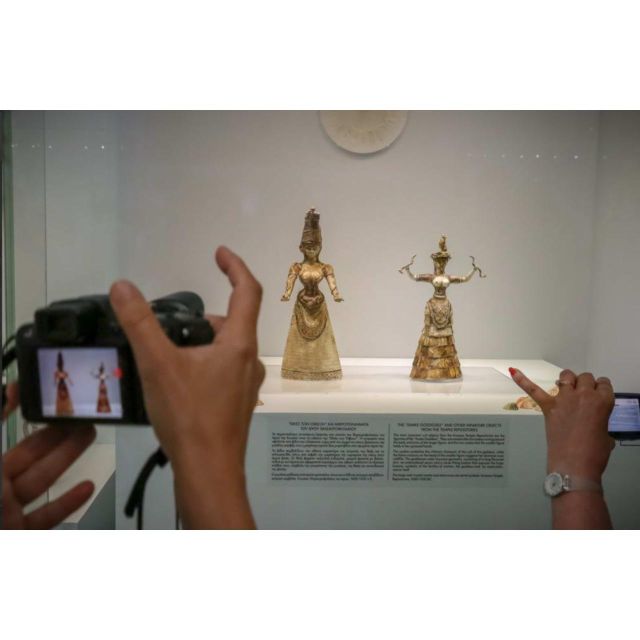 Private tour: Archeological Museum of Heraklion - From the Museum to Crete’s Wider Story