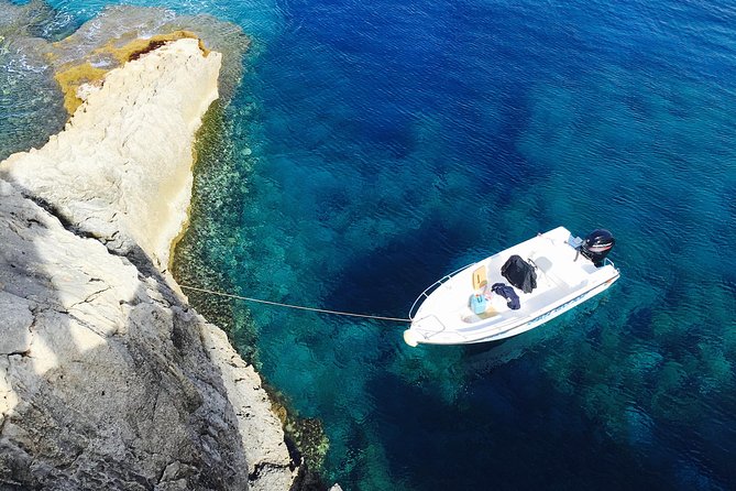 RENT A BOAT 5,5m - 30hp LICENSE FREE Chora Sfakion, Sfakia - Weather, safety, and the optional cover