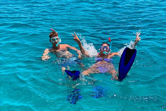 Rethymno Catamaran Cruise: Healthy Lunch & Open Bar - Comfort, music, and the catamaran itself