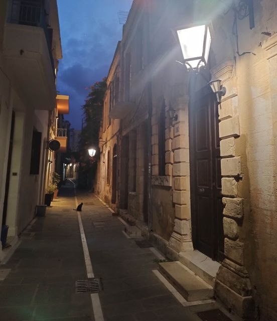Rethymno:Evening tasting tour - Tasting local food in small shops