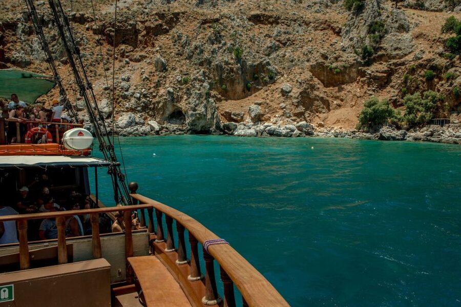 Rethymno: Mini Pirate Boat Cruise with Swimming Stop - Languages, timing, and practical preparation
