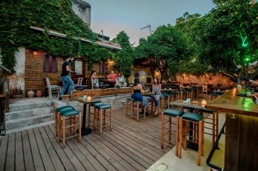 Rethymno: Old Town Walking Tour with Meal - What the guides add