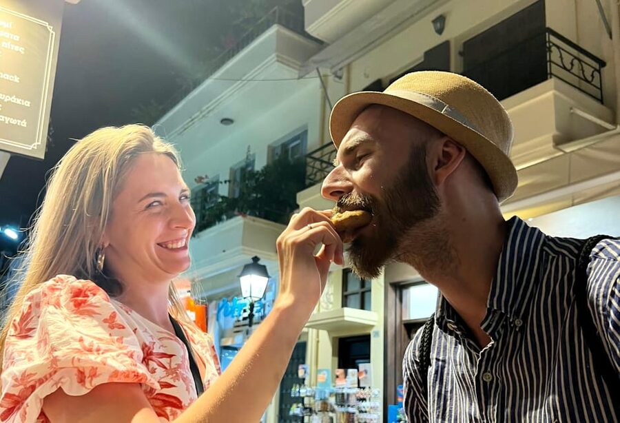 Rethymno Scavenger Hunt: Pirates, Food, Alcohol & Treasures - Narrow alleys, old fountains, and Venetian details