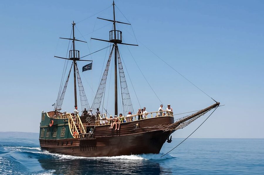 Rethymno: Sunset Cruise on a Wooden Pirate Boat - The sunset view and the return to the harbor