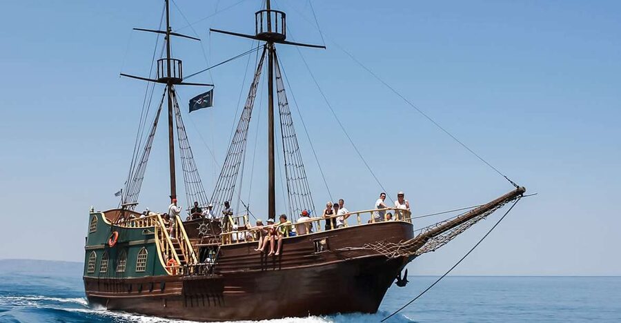 Rethymno: Sunset Cruise on a Wooden Pirate Boat - Fortezza Castle and the Venetian waterfront from the sea