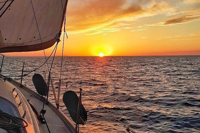 Romantic Luxury Sunset sailing - What the onboard setup means in practice