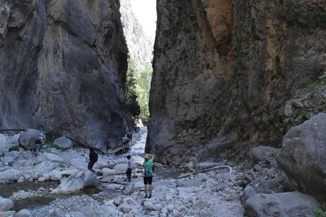 Samaria Gorge Trek: Full-Day Excursion from Heraklion with Guide - From Heraklion to Omalos before the trail