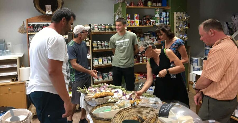 Tastings of Heraklion city - sightseeing walking tour - Twelve tastings in two hours: what the pace feels like