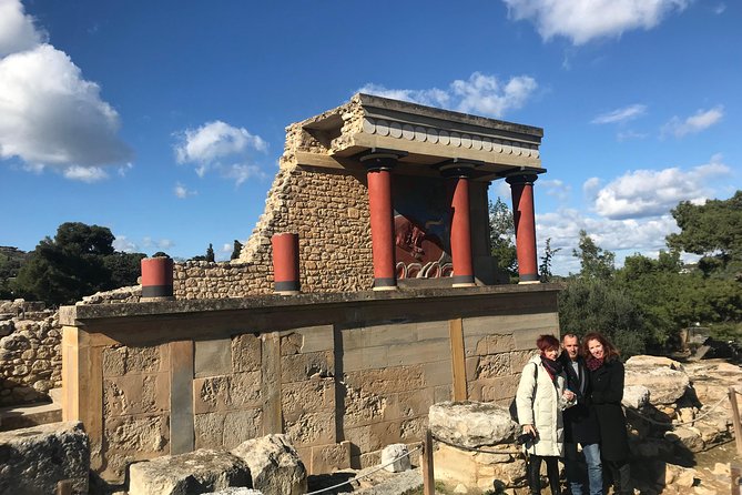 Travel Crete - Visit Knossos palace (Semi Private - Shared Tour) - Why Knossos needs a guide