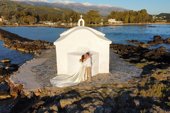 Unique drone images of Crete and you from the air - Should you book this aerial photo session?